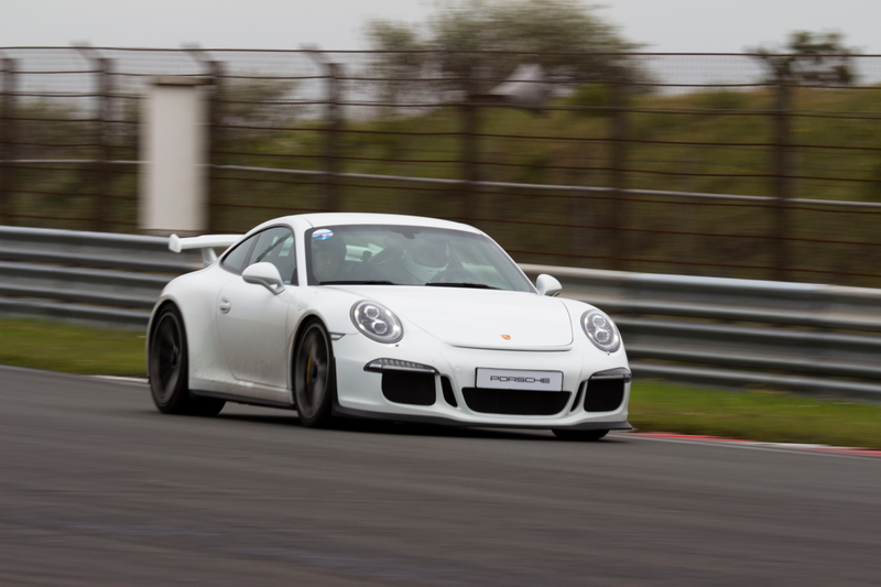 Illustration for article titled Editing Pictures of Porsches